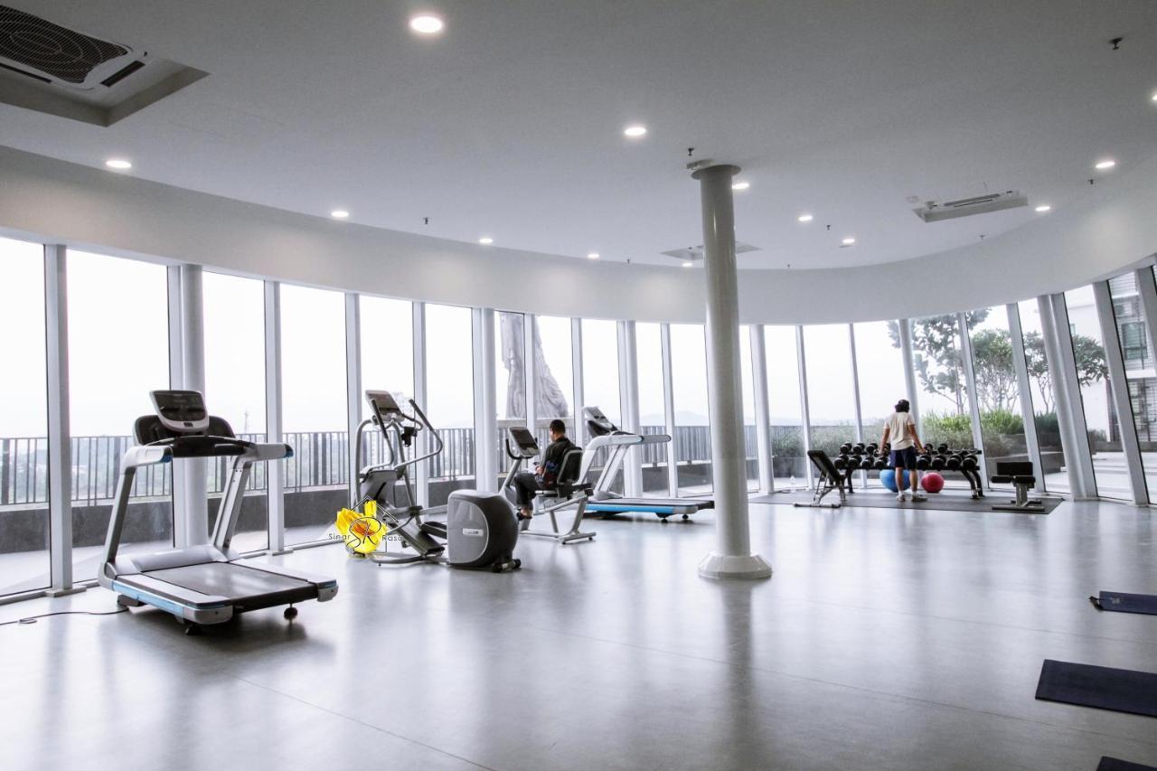 Sinar Rasa Homestay At I-Soho, I-City Шах-Алам Экстерьер фото The gym at the 101 building