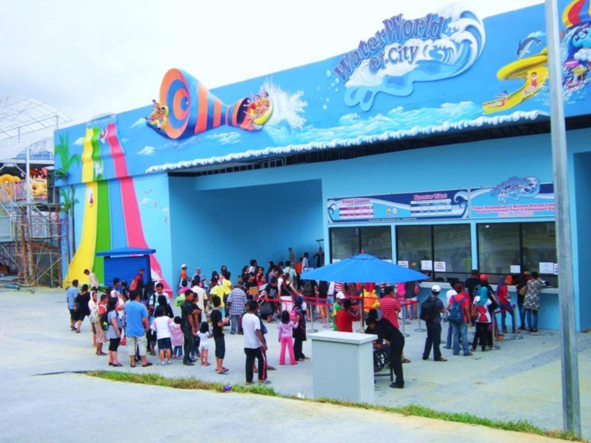 Sinar Rasa Homestay At I-Soho, I-City Шах-Алам Экстерьер фото Splash Island Waterpark